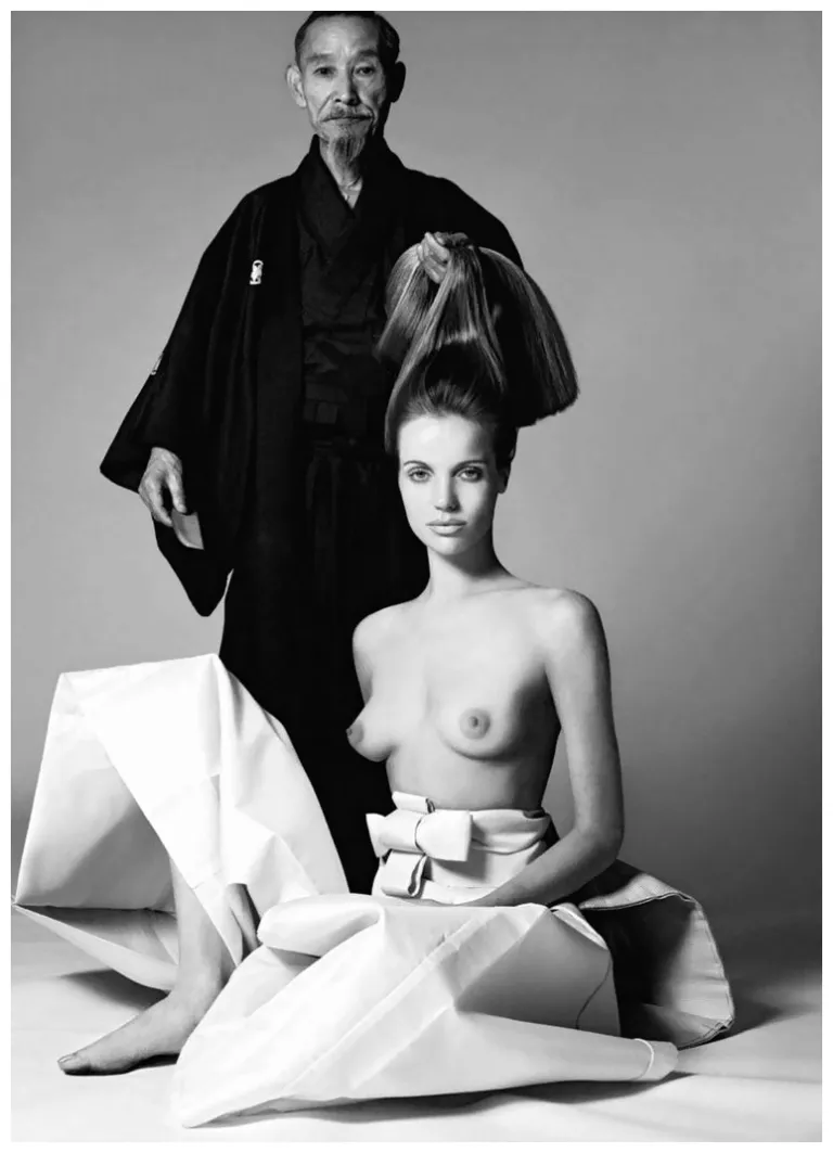 scaryPoetess's tweet photo. The Tea Ceremony

(Life is a series of natural and spontaneous changes. Don't resist them... Let reality be reality.- Lao Tse)

Richard Avedon, Veruschka 1966 https://t.co/aisQb3XMKl