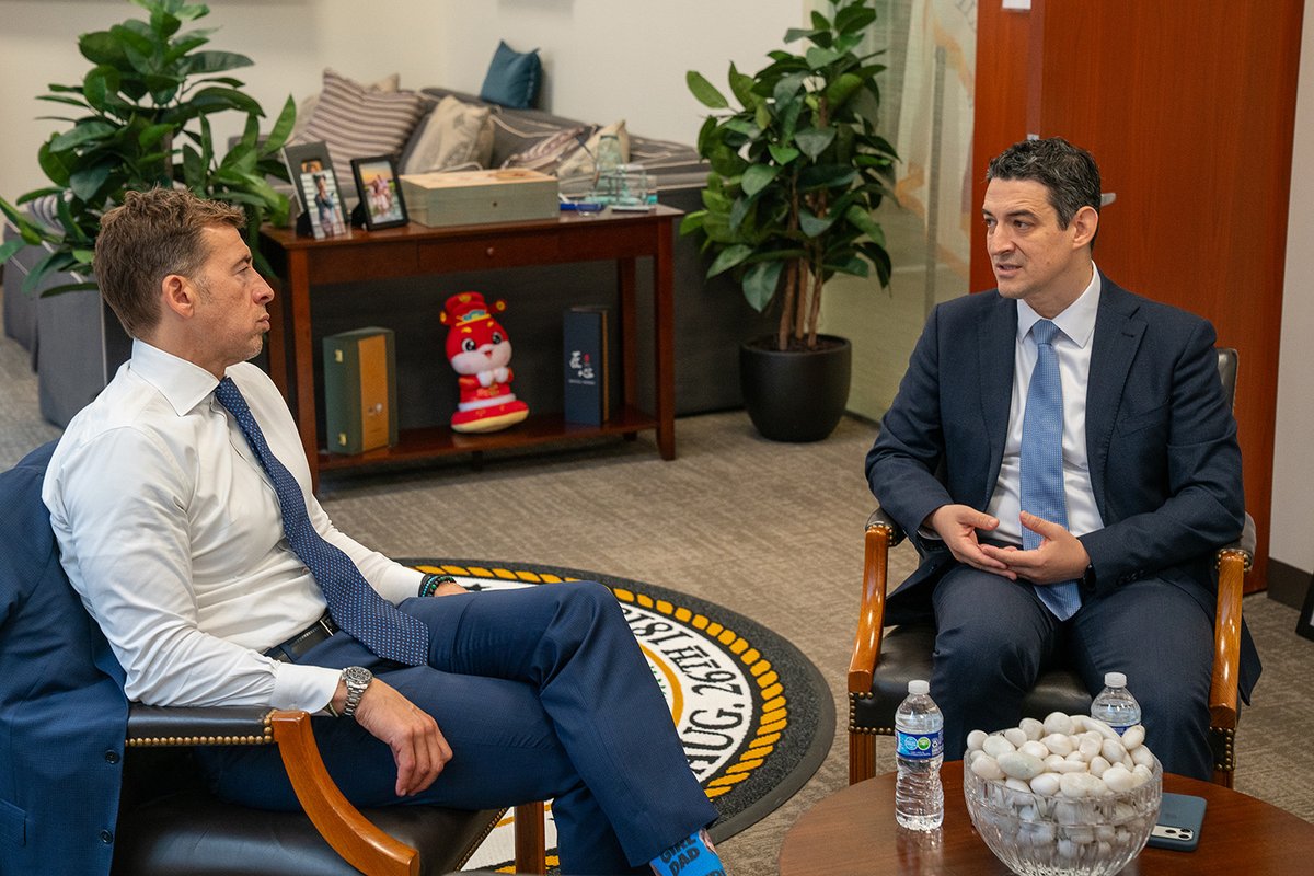ILSecOfState's tweet photo. Pleased to formally welcome the new Consul General of 🇬🇷 to Chicago, Michael Stamatis. 

I look forward to working with him to take the excellent &amp; deep ties between Illinois and Greece to the next level. @GreeceInChicago 

Καλώς ήρθατε https://t.co/0y8HwqLBZT
