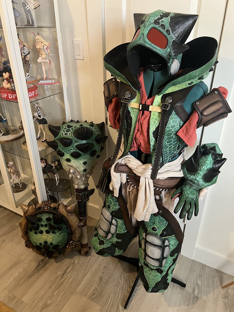 Cosplaytendency's tweet photo. Finished cosplay in time for Tokyo X tomorrow 💚 https://t.co/0PAkWBhd0J