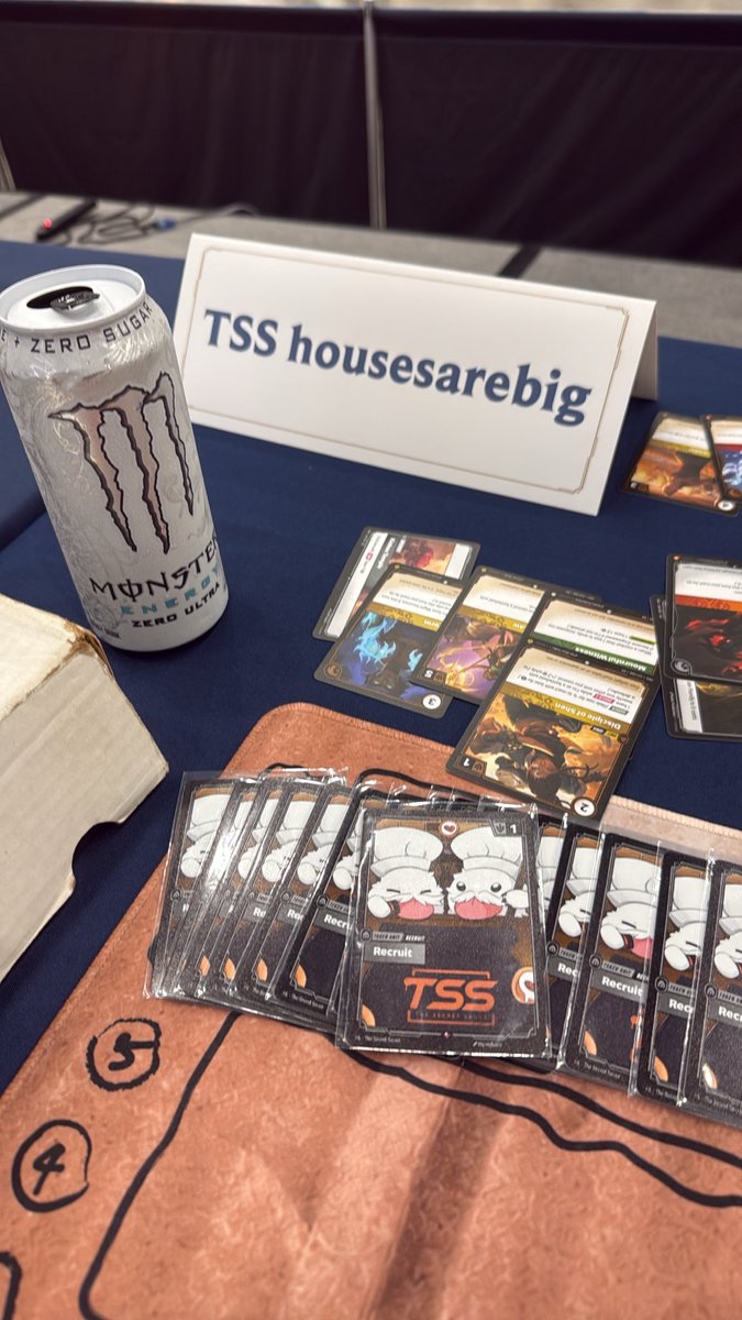 housesarebig's tweet photo. On my 2nd monster of the day and the Meet and Greet 🫡 stop by and get a @TSSRiftbound poro recruit token 🧑‍🍳🧑‍🍳 https://t.co/ZuZWIFrz5v