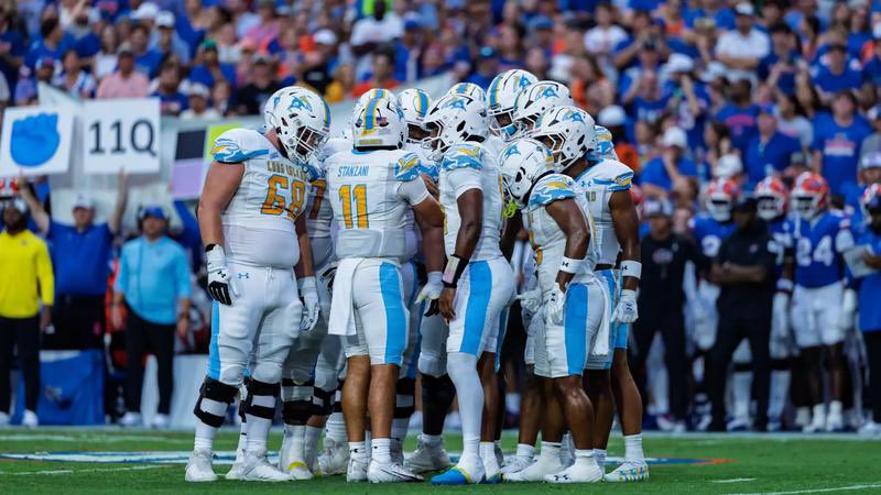 FCRecruits's tweet photo. LETS DISCUSS RECRUITING 

C/o 27, 28, 29 &amp; 30! If You Are Interested In Being Recruited By Long Island University ( @LIUSharksFB ) COMMENT film, RETWEET &amp; DM us. We Are Sending Over Playmakers For Evaluation.

Coaches &amp; Parents Reach Out!

#TheHomeOfRecruiting🏭 https://t.co/HZGSetPk2F