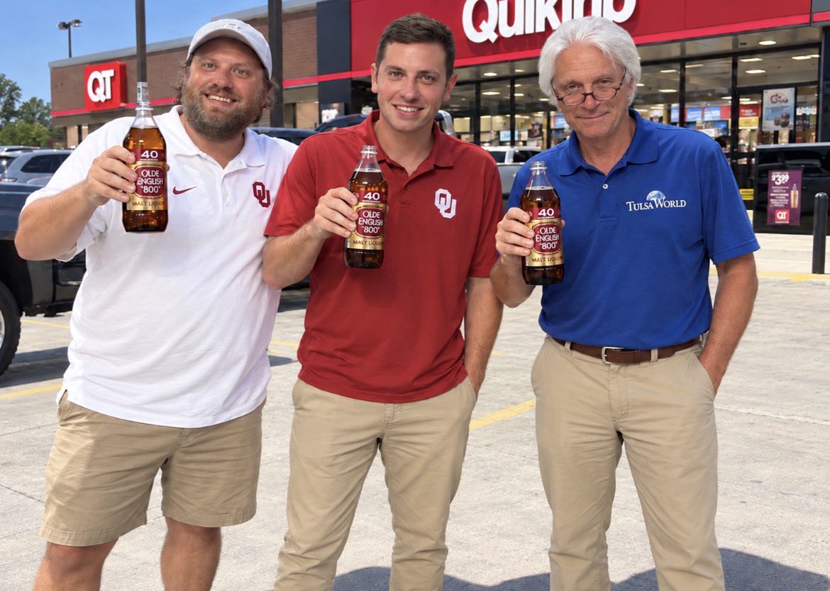 BerryTramadol's tweet photo. Stopped for gas and had the pleasure of sharing an Unofficial 40 with two of the all-time great Oklahoma media personalities. https://t.co/sePhCBqoBl