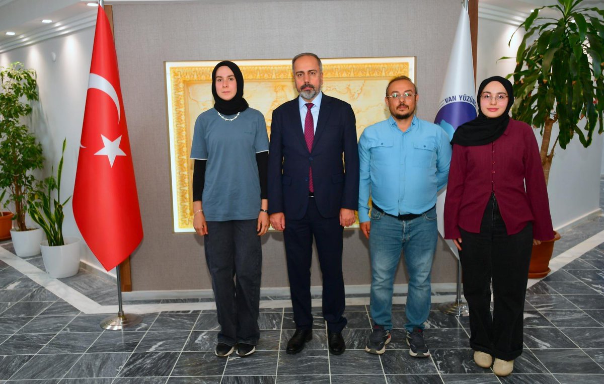 HaberVANYYU's tweet photo. TEKNOFEST 2026 kapsamında önemli başarılara imza atan Van Yüzüncü Yıl Üniversitesi akademisyen ve öğrencileri, Rektörümüz Prof. Dr. Hamdullah Şevli’yi makamında ziyaret etti.

Haberin detayı linkte 👉 https://t.co/R4a1ZQigfd

@hsevli 
#TEKNOFEST2026
#TEKNOFEST
#MilliTeknolojiHamlesi
#Bilim
#Teknoloji
#ArGe
#İnovasyon
#GeleceğinTeknolojileri
#VanYüzüncüYılÜniversitesi
#VanYYÜ