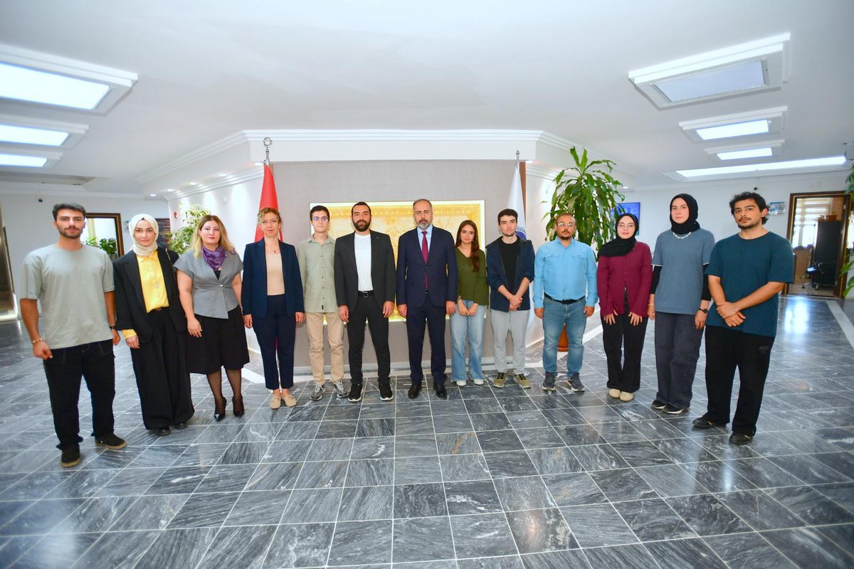HaberVANYYU's tweet photo. TEKNOFEST 2026 kapsamında önemli başarılara imza atan Van Yüzüncü Yıl Üniversitesi akademisyen ve öğrencileri, Rektörümüz Prof. Dr. Hamdullah Şevli’yi makamında ziyaret etti.

Haberin detayı linkte 👉 https://t.co/R4a1ZQigfd

@hsevli 
#TEKNOFEST2026
#TEKNOFEST
#MilliTeknolojiHamlesi
#Bilim
#Teknoloji
#ArGe
#İnovasyon
#GeleceğinTeknolojileri
#VanYüzüncüYılÜniversitesi
#VanYYÜ