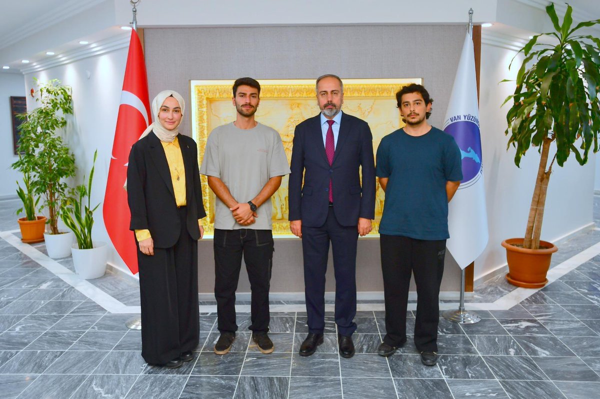 HaberVANYYU's tweet photo. TEKNOFEST 2026 kapsamında önemli başarılara imza atan Van Yüzüncü Yıl Üniversitesi akademisyen ve öğrencileri, Rektörümüz Prof. Dr. Hamdullah Şevli’yi makamında ziyaret etti.

Haberin detayı linkte 👉 https://t.co/R4a1ZQigfd

@hsevli 
#TEKNOFEST2026
#TEKNOFEST
#MilliTeknolojiHamlesi
#Bilim
#Teknoloji
#ArGe
#İnovasyon
#GeleceğinTeknolojileri
#VanYüzüncüYılÜniversitesi
#VanYYÜ
