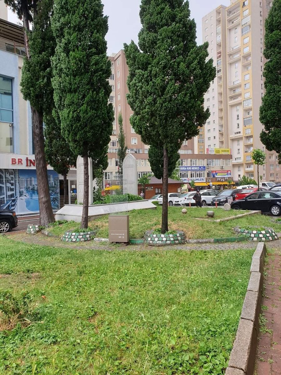 gokhnkaratas_73's tweet photo. Bre Doğan halin nicedir ?

1.Murad'ın #Kosova meydan savaşı yiğit  komutanlarindan Yildirim Beyazid'in #Niğbolu kalesi yiğit dizdari Doğan bey'in #Bursa'da ismini verdiği semtinde uçube Toki evleri arasindaki garip ve yalniz hali.. https://t.co/TY1wZazJ0I