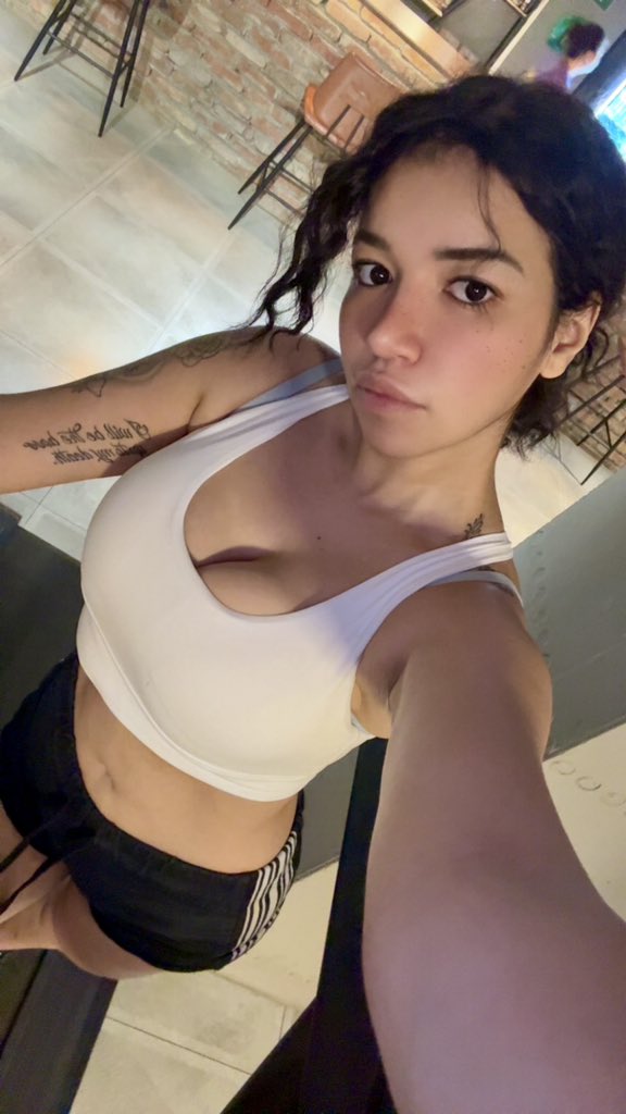 RubyNikara's tweet photo. Séance de sport ce soir 💋 https://t.co/y1df8FDNFi