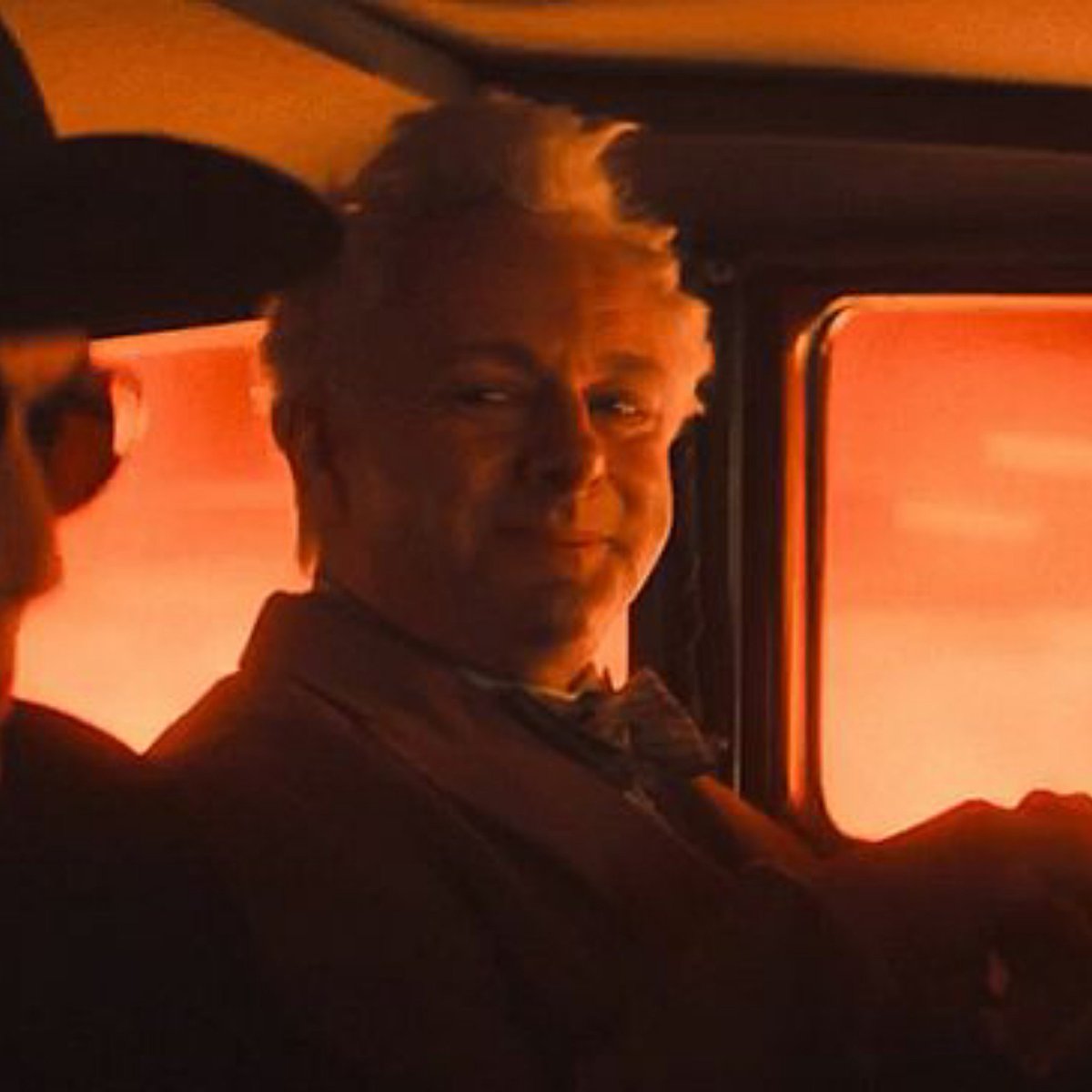 Sandyona_03's tweet photo. The way Aziraphale looks at Crowley in 1941 is just a separate shade of "love looks" 
The angel was failing so hard at hiding his interest in the demon👀 https://t.co/gAwn3uw6vj