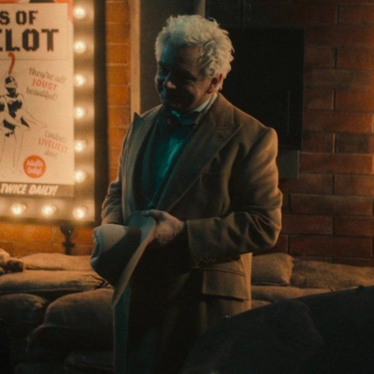 Sandyona_03's tweet photo. The way Aziraphale looks at Crowley in 1941 is just a separate shade of "love looks" 
The angel was failing so hard at hiding his interest in the demon👀 https://t.co/gAwn3uw6vj