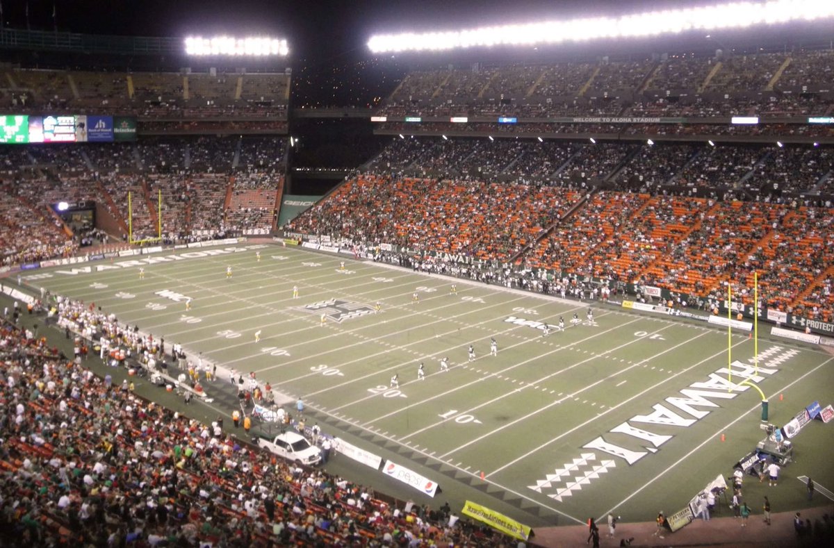 FCRecruits's tweet photo. LETS DISCUSS RECRUITING 

C/o 27, 28, 29 &amp; 30! If You Are Interested In Being Recruited By University Of Hawaii ( @HawaiiFootball ) COMMENT film, RETWEET &amp; DM us. We Are Sending Over Playmakers For Evaluation.

Coaches &amp; Parents Reach Out!

#TheHomeOfRecruiting🏭 https://t.co/uXeUYiMeFP