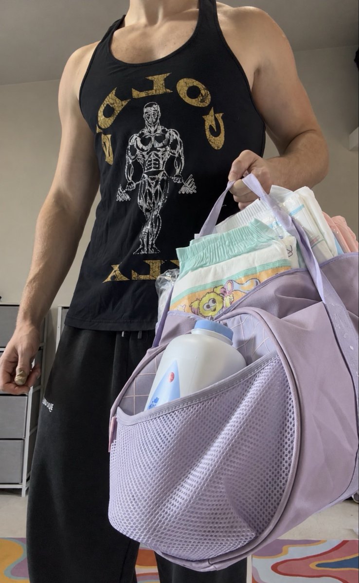 padded_fluffles's tweet photo. I have your gym bag right here sweetheart 🏋️🍼 https://t.co/vKUhYiiGi3