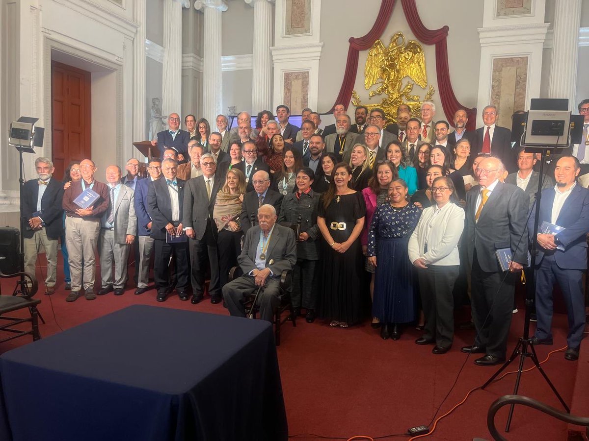 AuraBuap's tweet photo. La @BUAPoficial presente en los 50 años de la AMIAC 🇲🇽💻

En el libro conmemorativo participa Ing. Raúl Miranda, Director de Alta Tecnología de @AuraBuap, con el capítulo “Humanidades Digitales: hacia un modelo de conocimiento aumentado en el estudio del patrimonio cultural”.

Una reflexión sobre cómo la #IA puede ampliar nuestra capacidad de investigar, preservar y democratizar el patrimonio, sin sustituir el juicio humano.