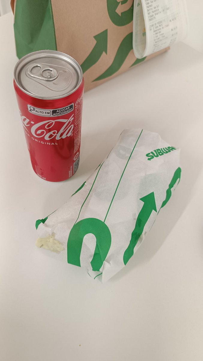 PearlWallaceX's tweet photo. Se eu não comesse um subway hj eu ia ter um colapso https://t.co/aH6vhEc9Ez