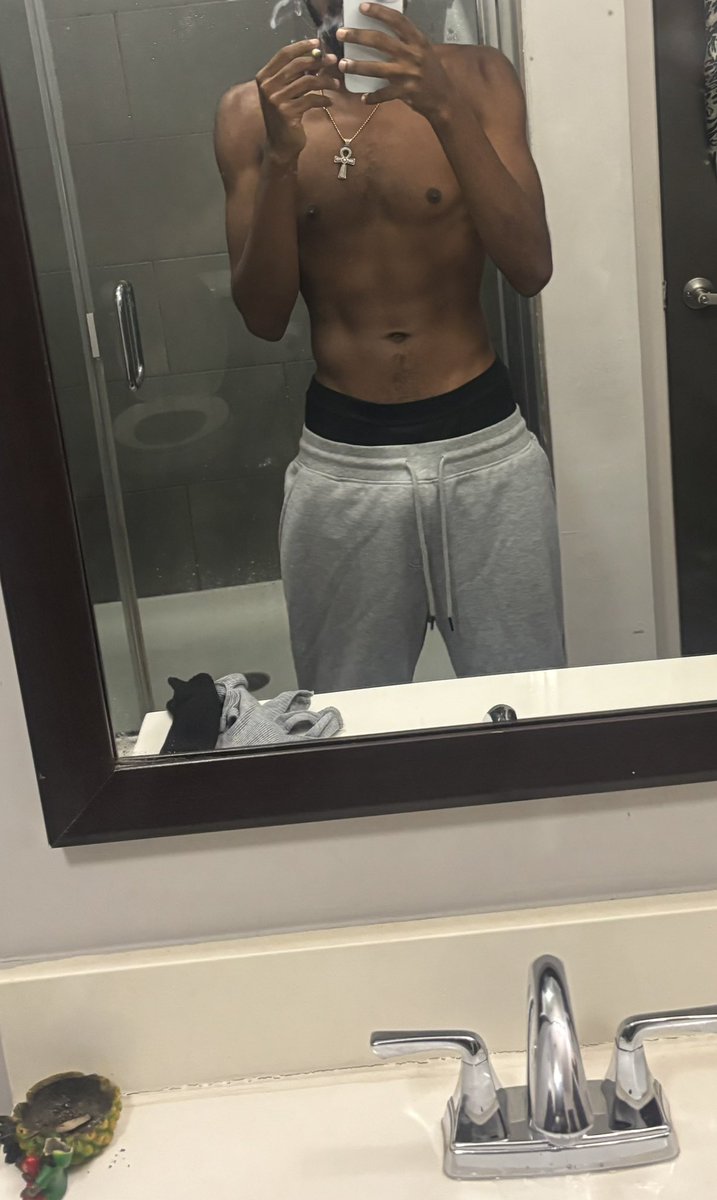 LetMeStretch's tweet photo. Just sum to post🫶🏾🍫 https://t.co/NsxzhA5Ka3