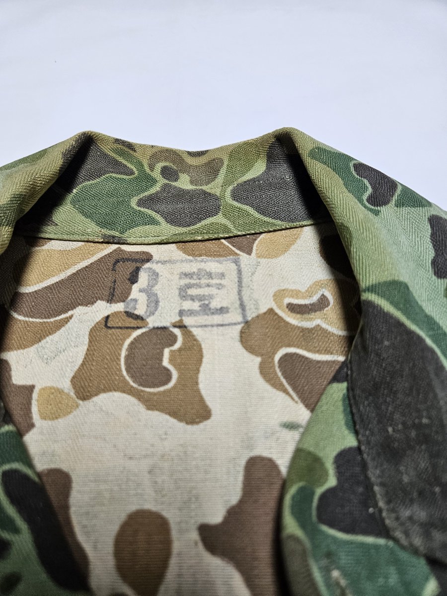 CnK2021's tweet photo. 1960s ROK Army HBT Frogskin Camouflaged Shirts 
60년대 육군 HBT 덕헌터 위장복 상의 https://t.co/JlqEeaqxYr