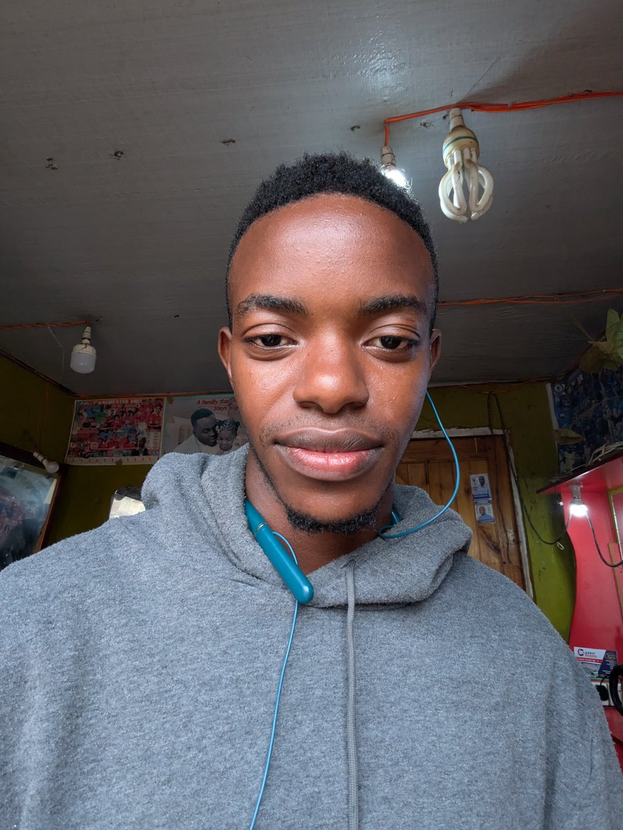 Leisurebwoy12's tweet photo. Am here to deliver good night message to you my lovely family, the X family 🥰🫂🙏 from ur boy @Leisurebwoy12 https://t.co/11aoysyDMa