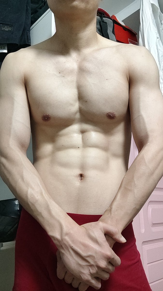 stevexin24's tweet photo. 每天就这几个姿势拍来拍去感觉有点尬 https://t.co/1EE7J1p9SD