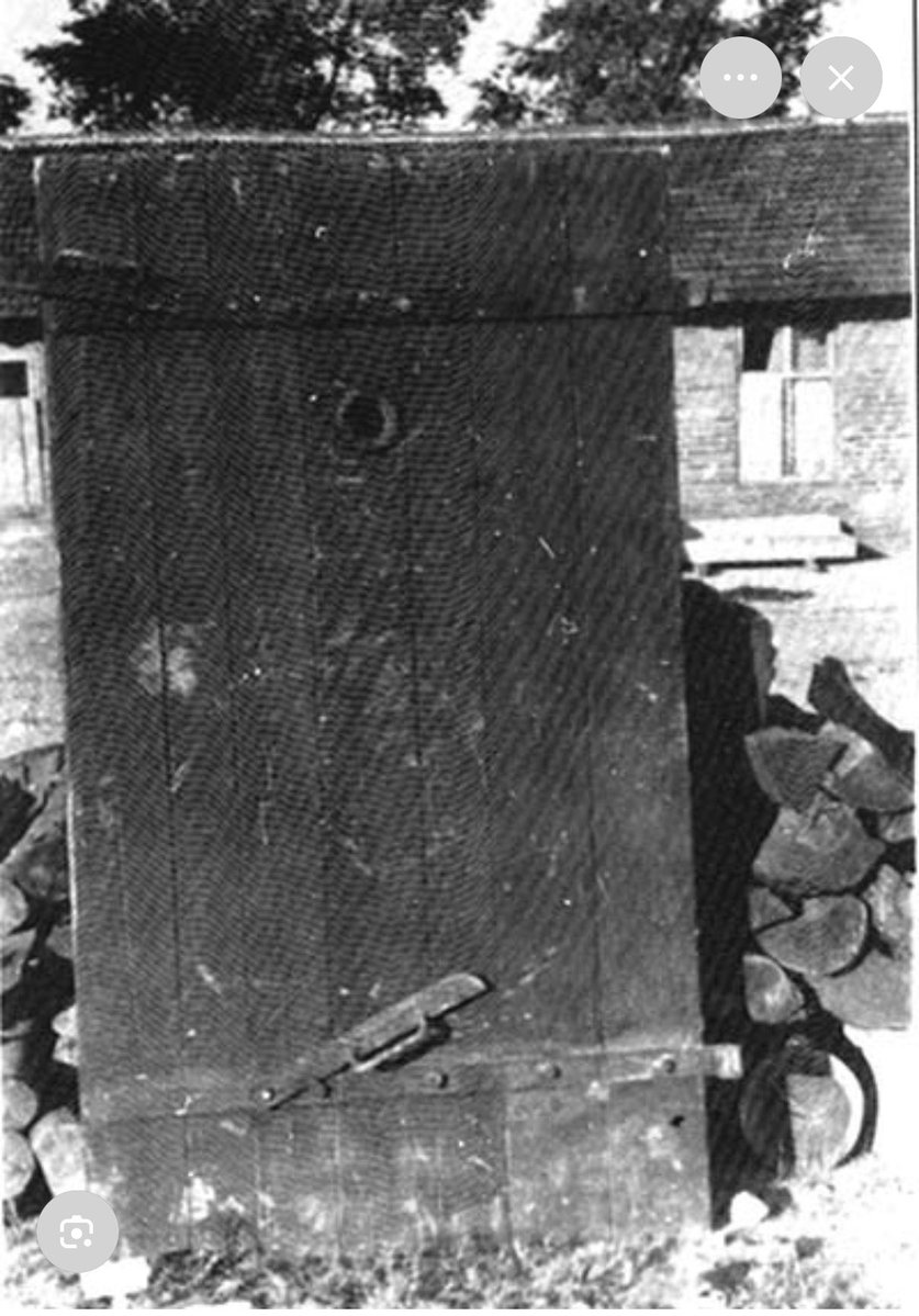 Thomas_aus_B's tweet photo. @Supa_Cyan77 @DanNdeavor @matanmm @SteveSoCrazy04 @SixMillionNerds Here is the order of the doors for the gas chambers with the technical specification that they should be built gas-tight. Furthermore, a picture of one of the doors. https://t.co/Fkp4XxWi7U