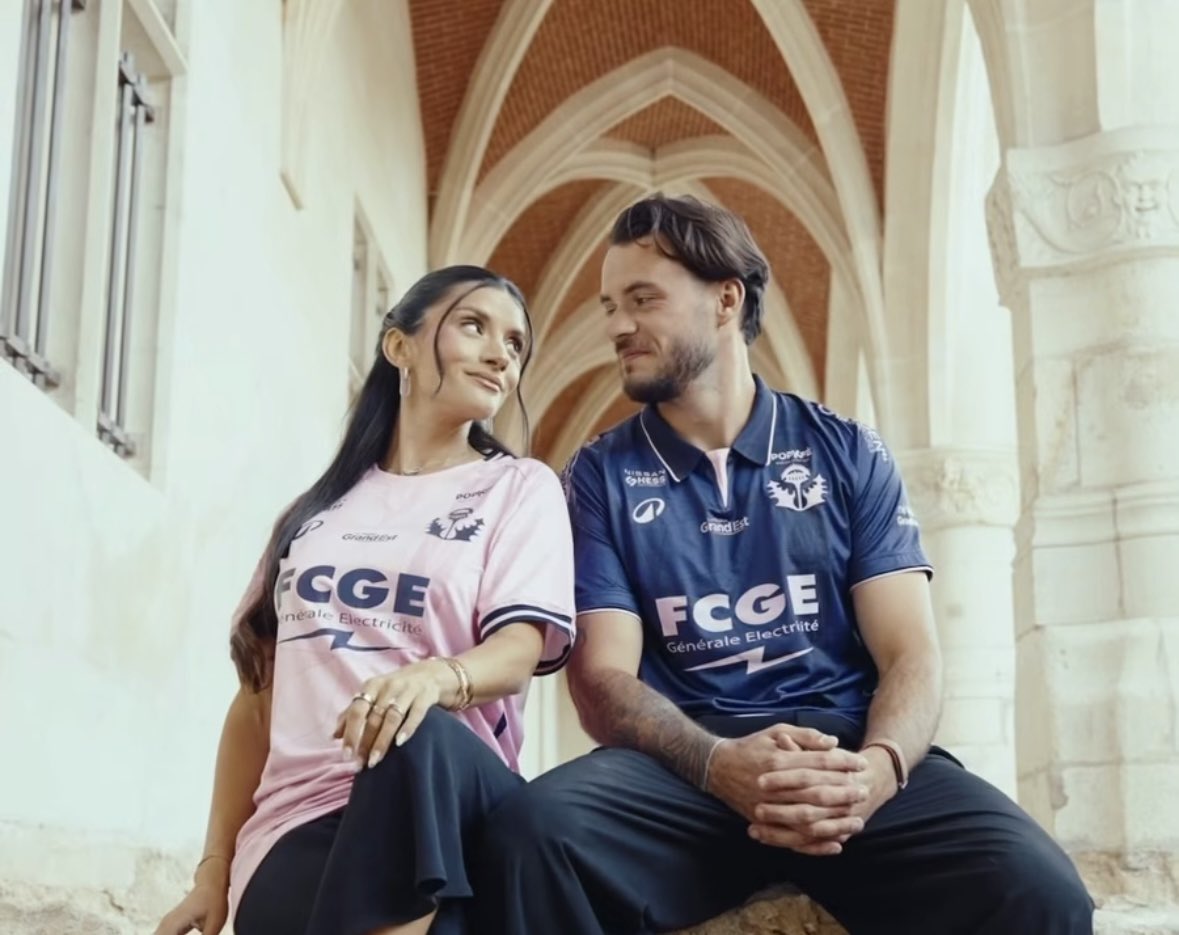 asnlfans's tweet photo. 👕 L’AS Nancy Lorraine dévoile ses 3e et 4e maillots pour la saison 2026/2027 !

💙 Le third : un maillot bleu foncé avec le chardon à la place du logo habituel. Il sera en vente dès demain matin chez Decathlon Houdemont.

🩷 Le fourth : un maillot spécial Octobre Rose, avec comme sur le third, le chardon à la place du logo. Il sera prochainement disponible en édition limitée.

(📸 ASNL)
