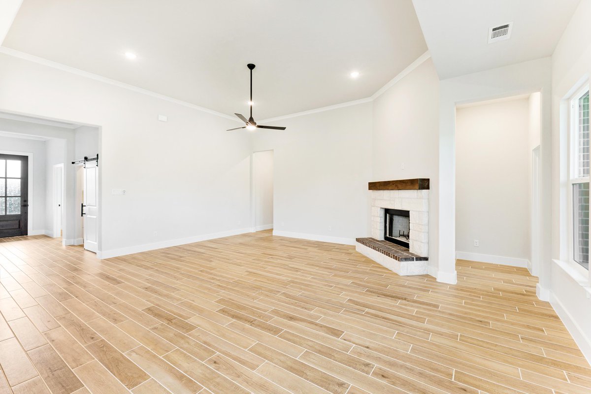 LesterPuyear's tweet photo. Wait until you see how the light transforms every corner. This shoot captured clean lines, sun-drenched spaces, bright kitchens, and airy rooms—the details that make buyers feel instantly at home. https://t.co/F8p7bbCpa8