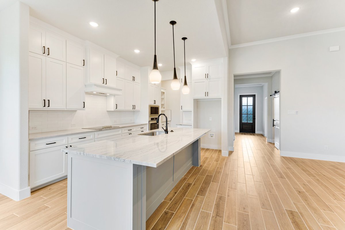 LesterPuyear's tweet photo. Wait until you see how the light transforms every corner. This shoot captured clean lines, sun-drenched spaces, bright kitchens, and airy rooms—the details that make buyers feel instantly at home. https://t.co/F8p7bbCpa8