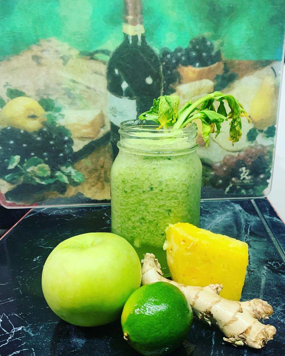NikiaGuerr3h's tweet photo. Jugo verde en ayunas: aporta clorofila, vitaminas A, C y K, minerales como calcio, magnesio, hierro y zinc, además de antioxidantes que apoyan tus defensas. https://t.co/AKZjbprfYC