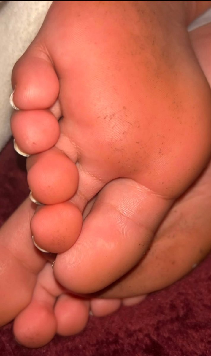 Harcor449hz's tweet photo. @TKZunknown Lmk who is trying to trade sis feet https://t.co/7xwAA5xHMO