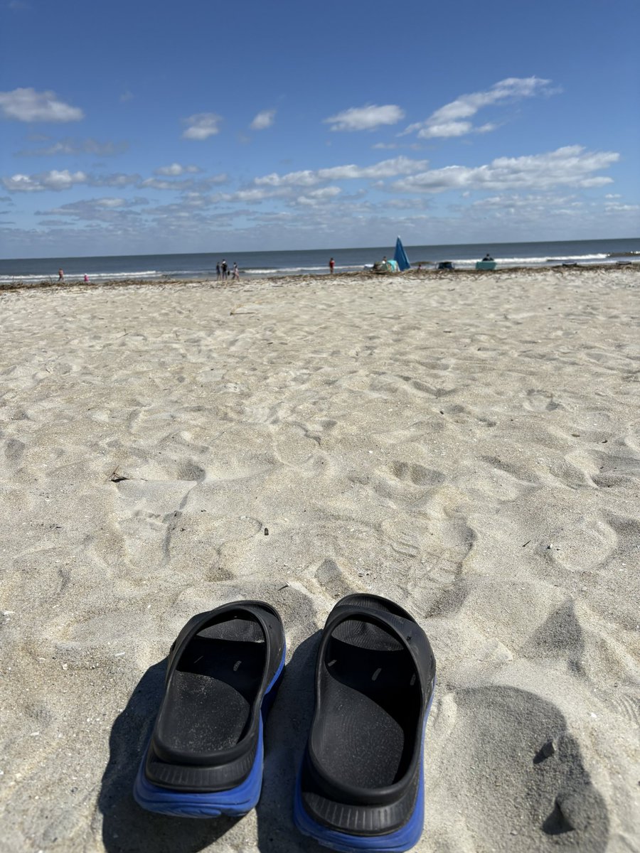 hedstrombacon's tweet photo. Current Situation. 
#NoFeet https://t.co/8Kp7opaFbP