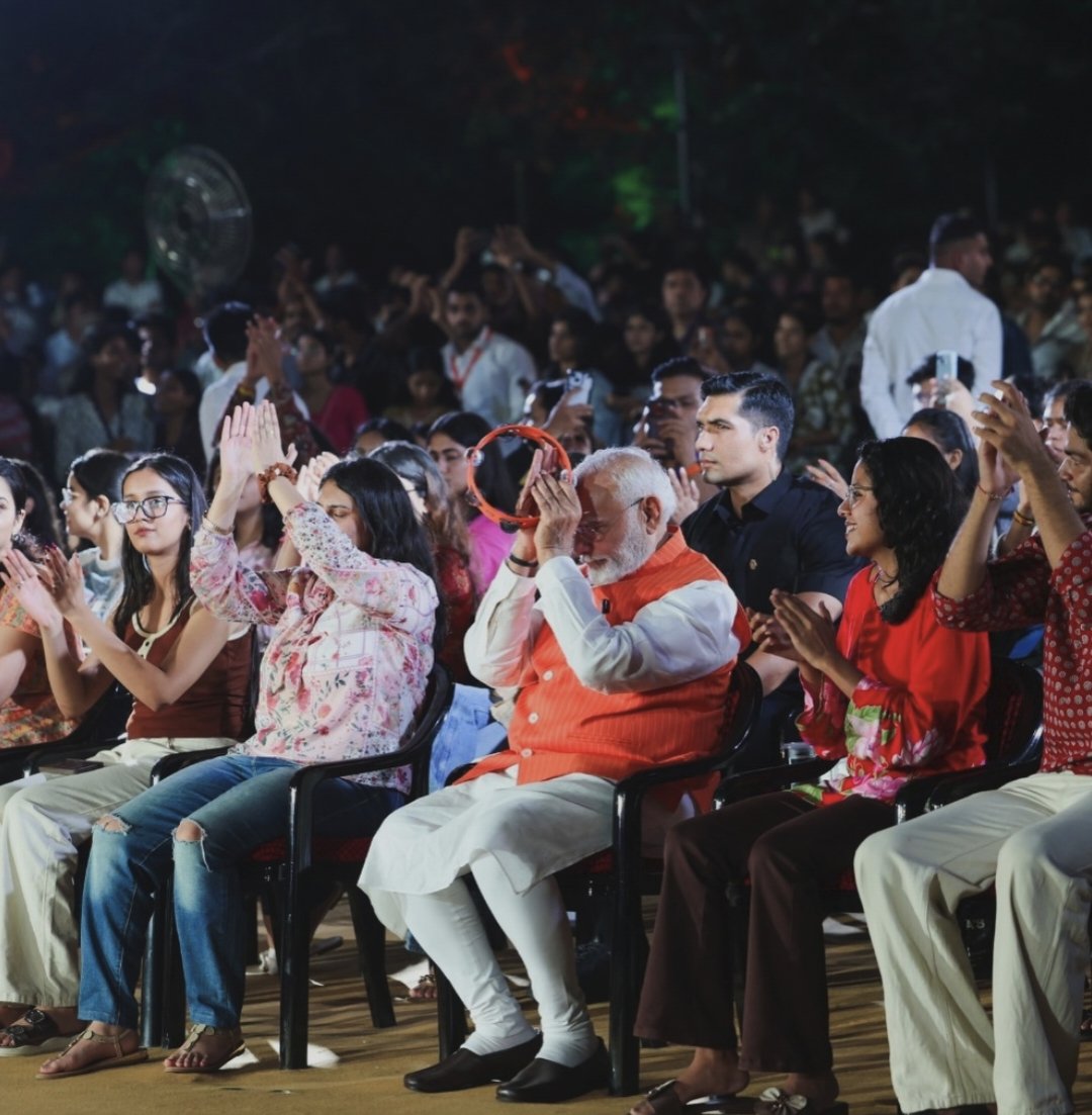 lovejainbjp's tweet photo. “Proud to be a part of the ‘Bhajan Clubbing’ evening celebrating Pandit Deendayal Upadhyaya Ji’s 110th Birth Anniversary, with Hon’ble PM Shri @narendramodi Ji. 🙏🎶”
#narendramodi #bhajanclubbing #delhi #newindia #genz #genzwithmodi #trending
@SPrakashBjpDel @BJP4Delhi https://t.co/XCz0YVB5qj