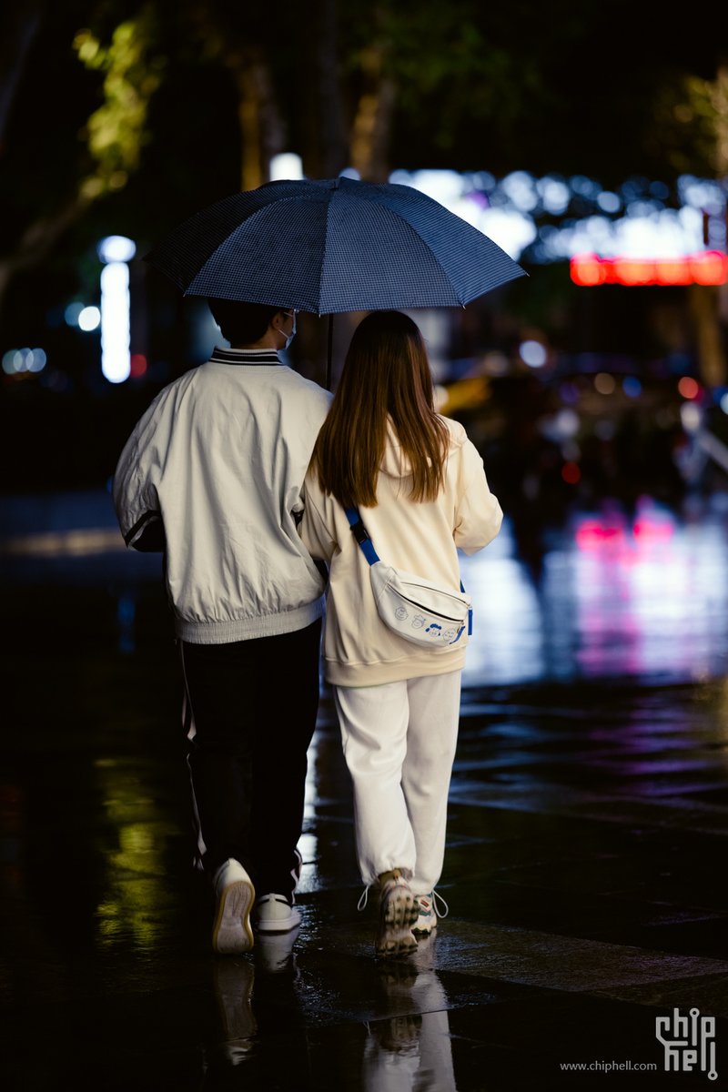 NicolBontofadh's tweet photo. Holding hands walking home in the light rain, you accidentally stepped in a puddle and got your socks wet. Pouty face but I still think you look cute. https://t.co/rxqZpfbQ48