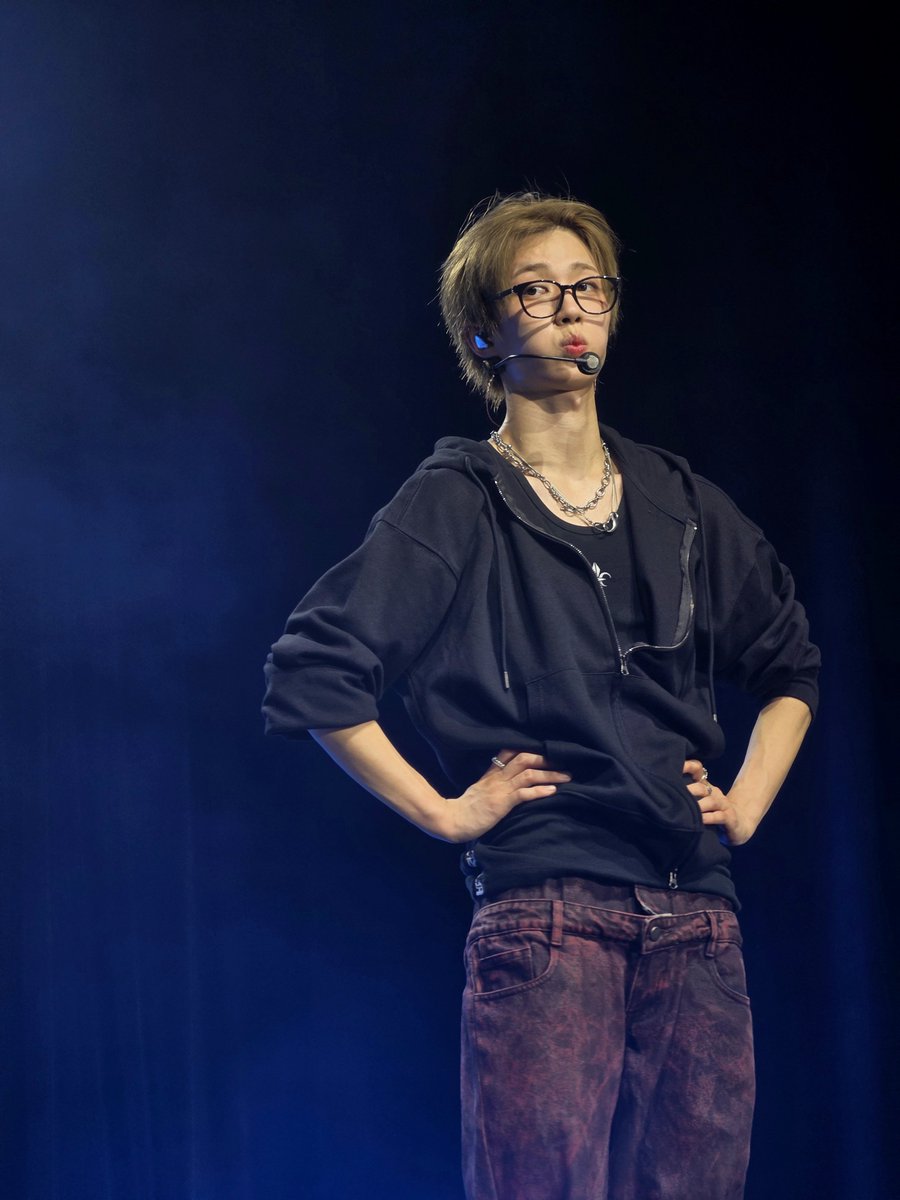 nabi_inyun's tweet photo. He’s going to haunt me in those glasses..

#8TURNTRACE #8TURN #8turninwarsaw #minho #민호 https://t.co/Q1uOkFmisg