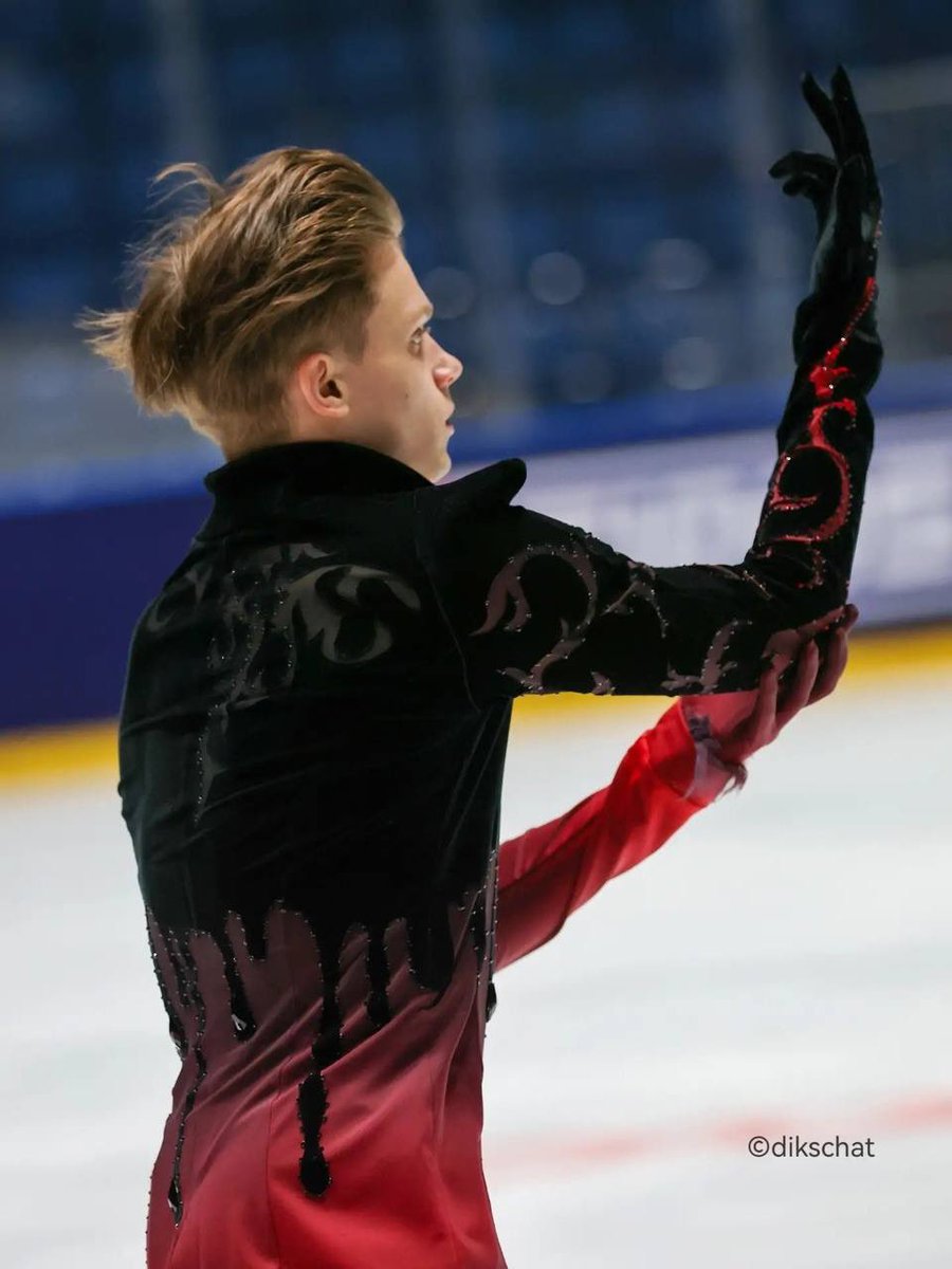 OliviazBored's tweet photo. evegeni SLAYmenenko https://t.co/JwAMEV9JXE