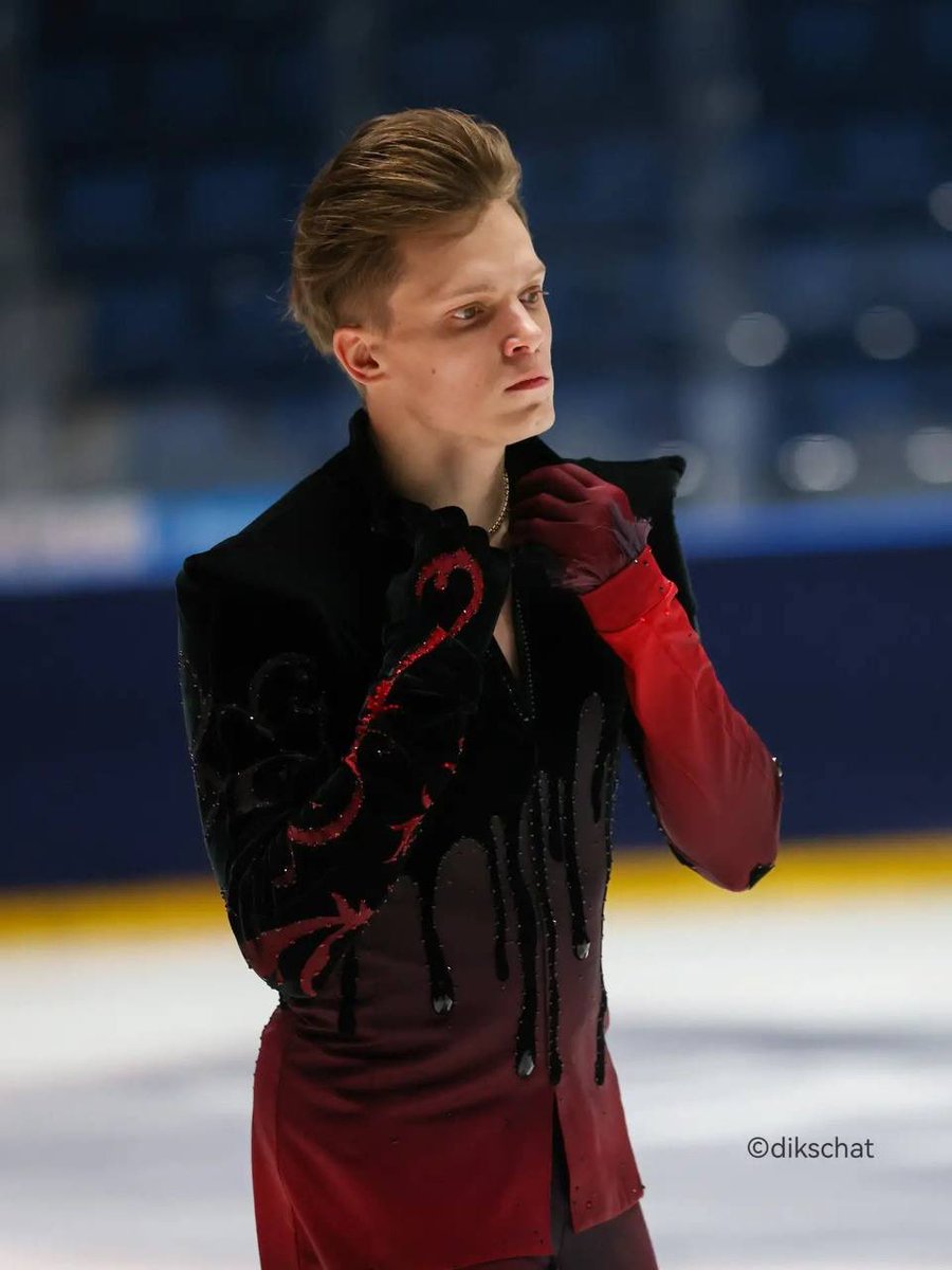 OliviazBored's tweet photo. evegeni SLAYmenenko https://t.co/JwAMEV9JXE