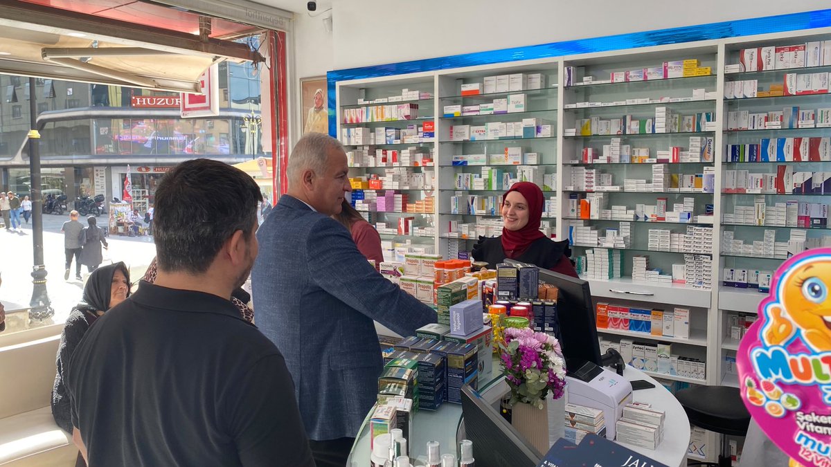 ismailerguness's tweet photo. Dünya Eczacılar Günü vesilesiyle, sağlık sistemimizin önemli paydaşları olan kıymetli eczacılarımızı ziyaret ettik.

Bilgi ve emekleriyle vatandaşlarımızın yanında olan tüm eczacılarımızın 25 Eylül Dünya Eczacılar Günü’nü kutluyorum. https://t.co/TjQsMTO4Qx