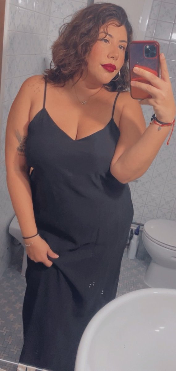 paluus95's tweet photo. Solo hacerme un ratito la linda un viernes por la noche 🖤✨ https://t.co/WcUPXHFH38