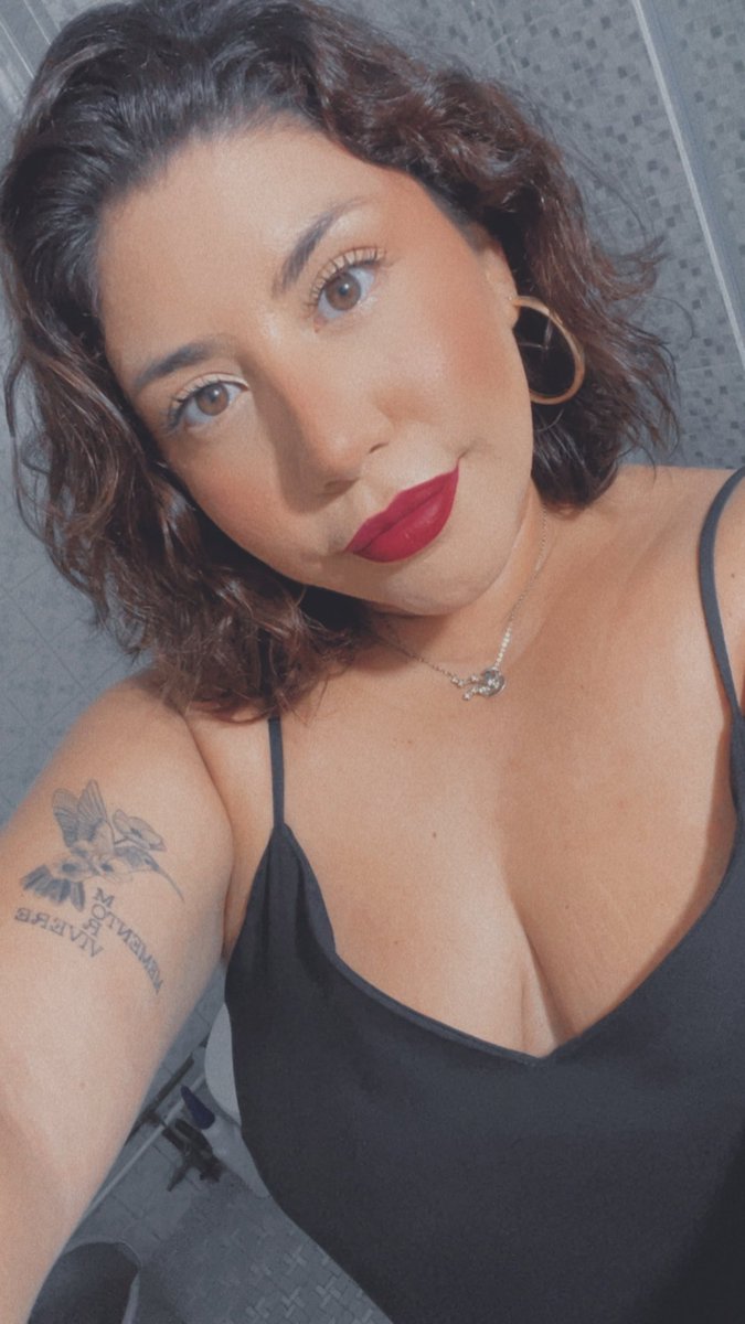 paluus95's tweet photo. Solo hacerme un ratito la linda un viernes por la noche 🖤✨ https://t.co/WcUPXHFH38