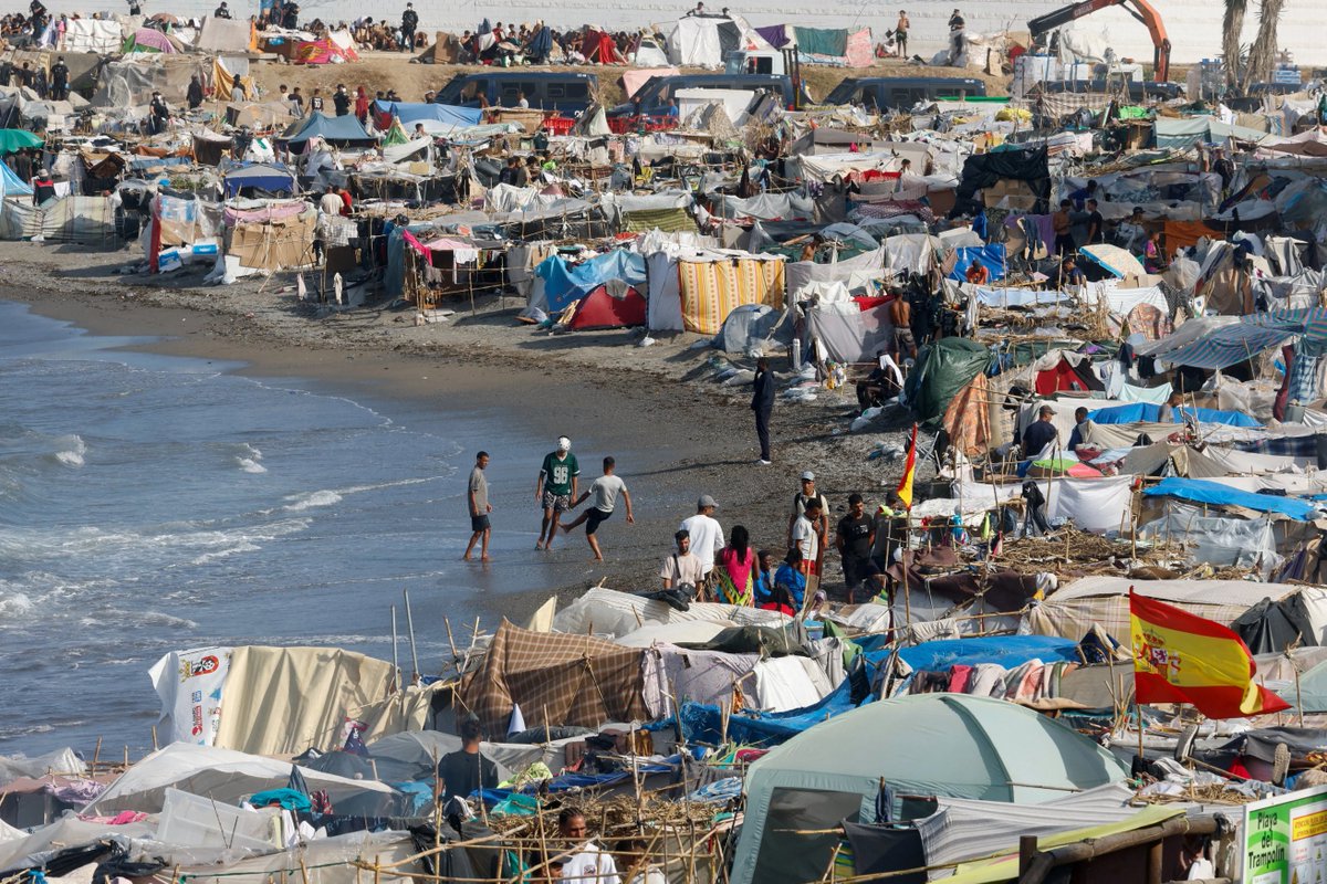 AJEnglish's tweet photo. The humanitarian crisis worsens in the Spanish enclave of Ceuta as thousands remain stranded, facing harsh living conditions, limited aid, and alleged abuse while awaiting decisions about their future.

Read: https://t.co/AVuShnkJqR https://t.co/NHXGTjplF3