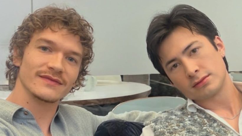 0202thinker's tweet photo. the magnets in your head that make you lean towards your coworker no matter how close you're already sitting https://t.co/3md21a6bod