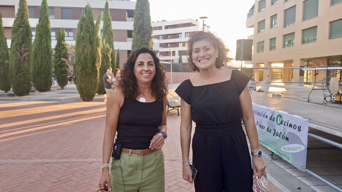 PPAytoVLL's tweet photo. 🔵 ¡Pinar de Jalón está de fiesta! La concejala Mayte Martínez ha acompañado hoy a sus vecinos y vecinas en el pregón de Alberto Sánchez, escritor y cuentacuentos, con el que arrancan las V Fiestas del barrio y un fin de semana lleno de actividades. https://t.co/KEhjy2zV5b