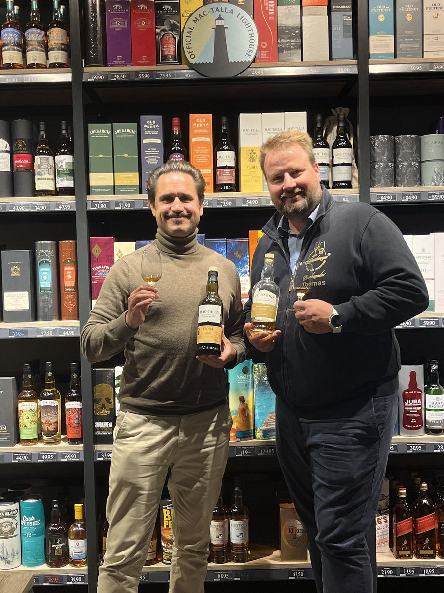 TimmoGermany's tweet photo. Such a great tasting featuring fantastic whiskies from Aberargie, Old Perth, and Mac-Talla at Weinquelle Lühmann in Siek 🥃 Many thanks to Thomas, Mark, Graeme, Jens, and the Weinquelle team for this special evening 🙏 My favorite was the Aberargie ‘Golden Promise’😋

#whisky https://t.co/OybXN3IuRP