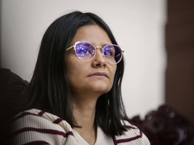 aliky_casolis's tweet photo. Sale a la luz lo que todos ya sabíamos, Angie denuncia que Petro ordenó el asesinato del coronel Dávila. LO asesino el coronel Carlos Feria? por qué le entrego 50 millones el Coronel Dávila a Miguel Ángel del Rio? Es medicina Legal una cloaca al servicio de Petro ? Laura cómplice https://t.co/6GNAlbkeLO