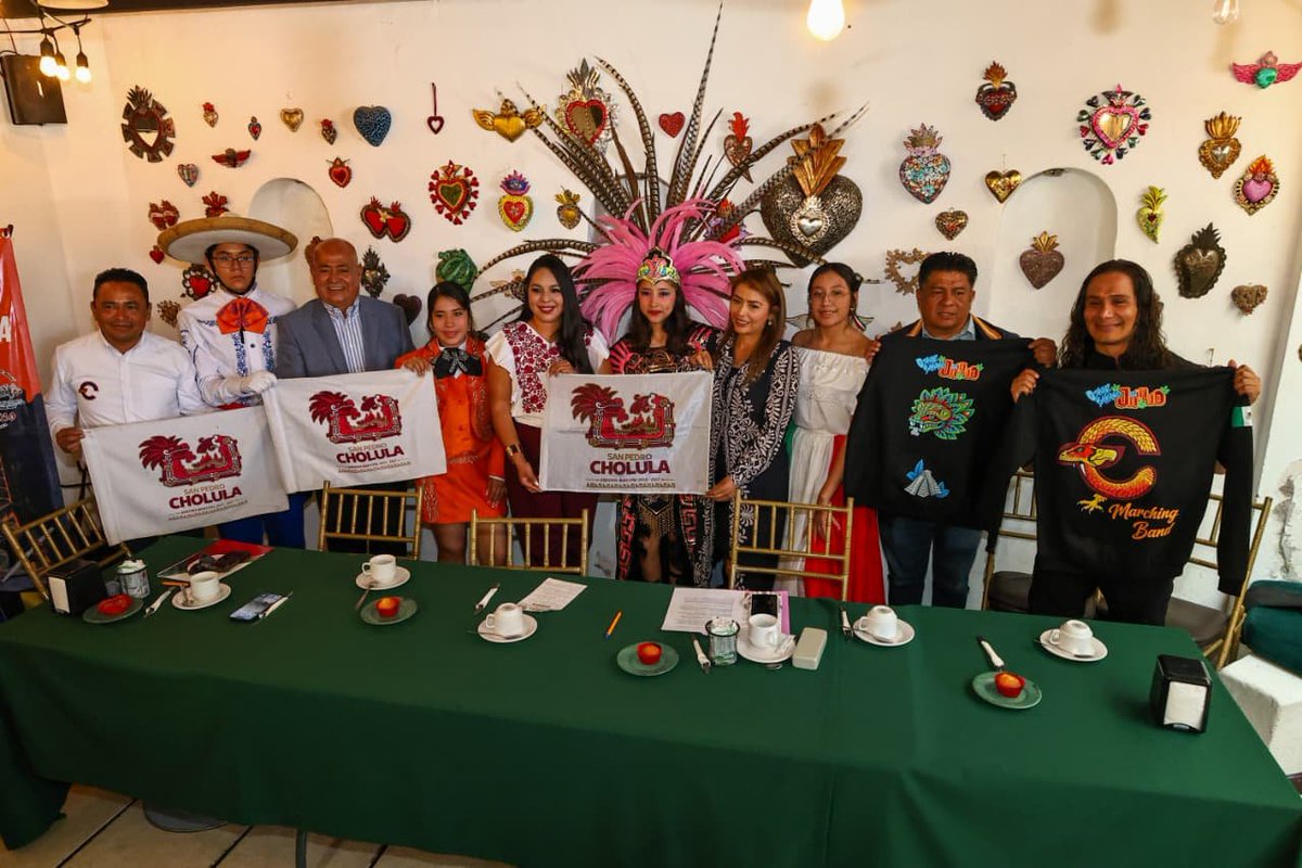 vmpuebla's tweet photo. Metrópoli| #Tonantzin Fernández encabezó junto con autoridades del #CELMA, el anuncio del #viaje que realizará la Marching Band #Quetzalcóatl

@TonantzinFdz
@GobiernoCholula
#CELMA

#VisiónMetrópoli 

Visítanos 
https://t.co/9JQHsAmF4B 

https://t.co/QCbzlP4Eam https://t.co/as5G2xVpaU