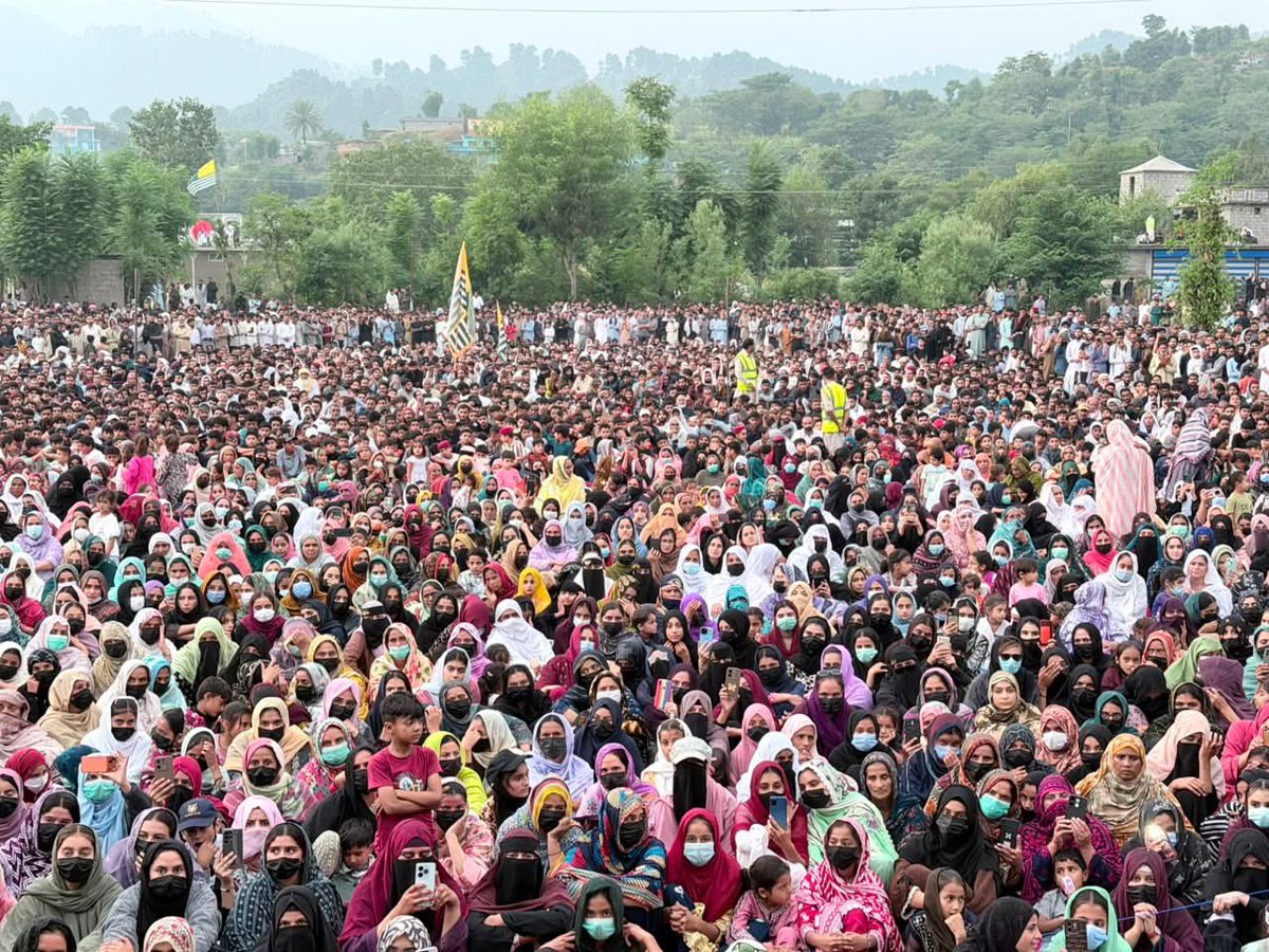 aftabgorsi21's tweet photo. Despite months of state oppression, the people of Bokra Mandool have gathered in large numbers at the JKJAAC convention, proving that the struggle for rights, dignity, and justice remains alive. No amount of pressure can silence a people determined to stand together. The spirit of resistance lives on!

#JKJAAC #BokraMandool #RightsMovementAJK #Kashmir