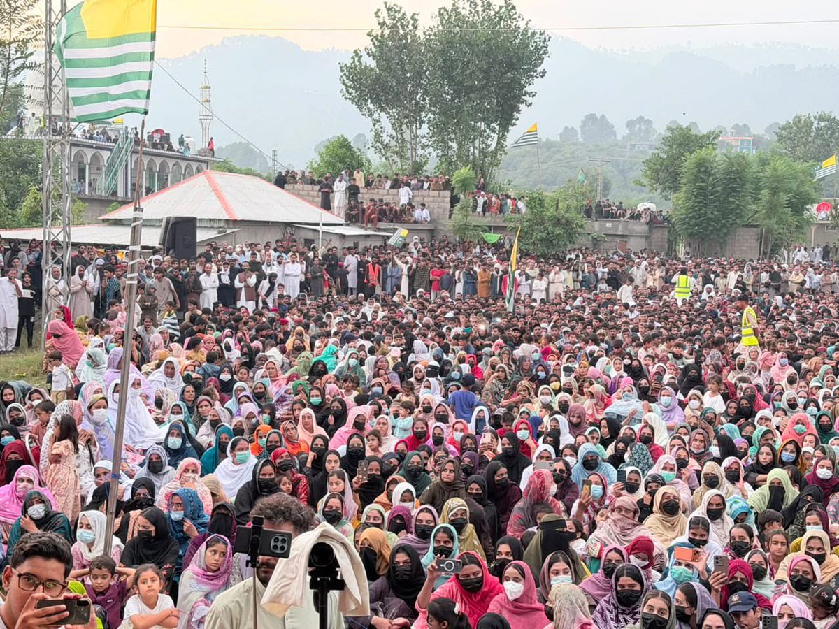 aftabgorsi21's tweet photo. Despite months of state oppression, the people of Bokra Mandool have gathered in large numbers at the JKJAAC convention, proving that the struggle for rights, dignity, and justice remains alive. No amount of pressure can silence a people determined to stand together. The spirit of resistance lives on!

#JKJAAC #BokraMandool #RightsMovementAJK #Kashmir
