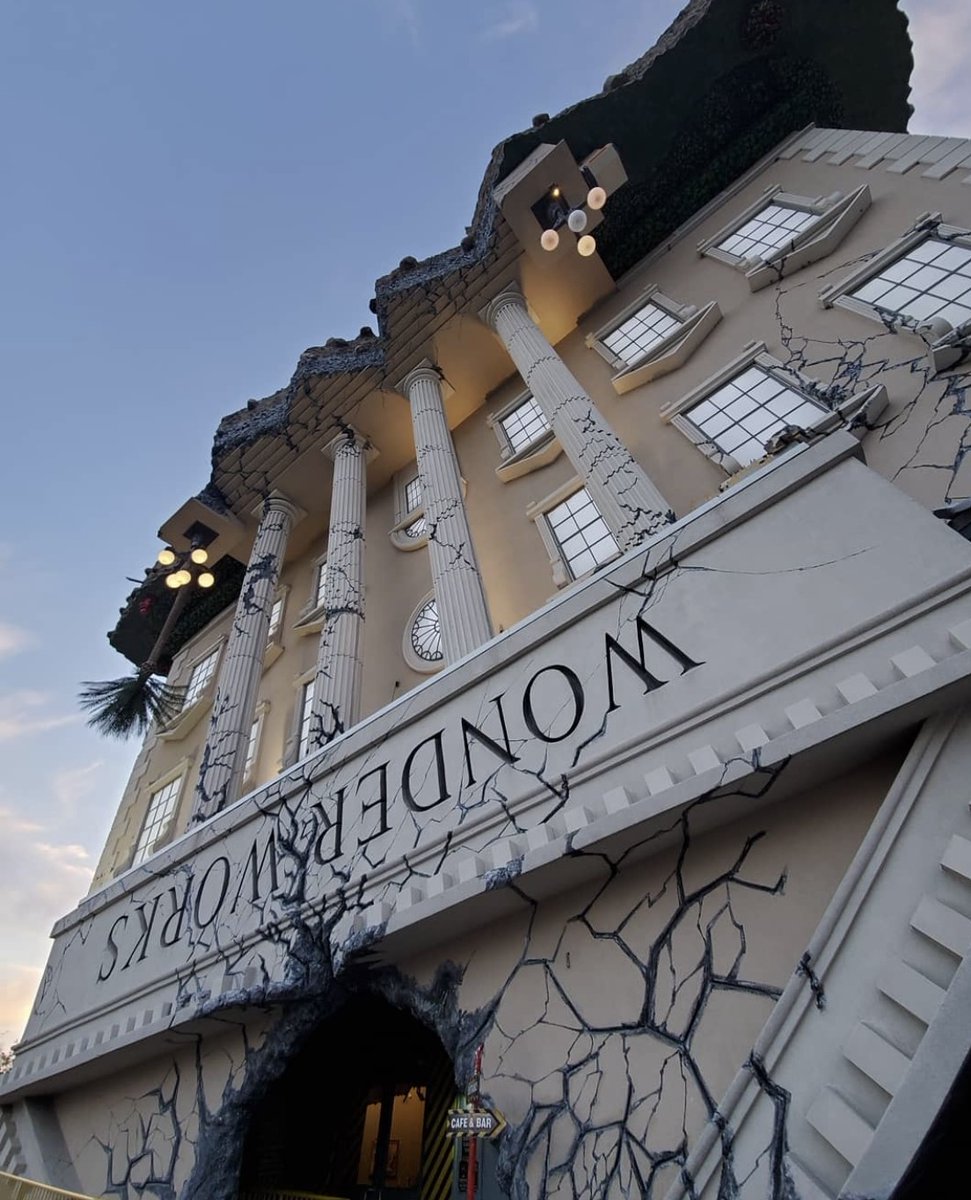 WonderWorksMB's tweet photo. Thinking "I could really see myself living here" at the upside-down house. 🤗 https://t.co/adyC5xE3h1