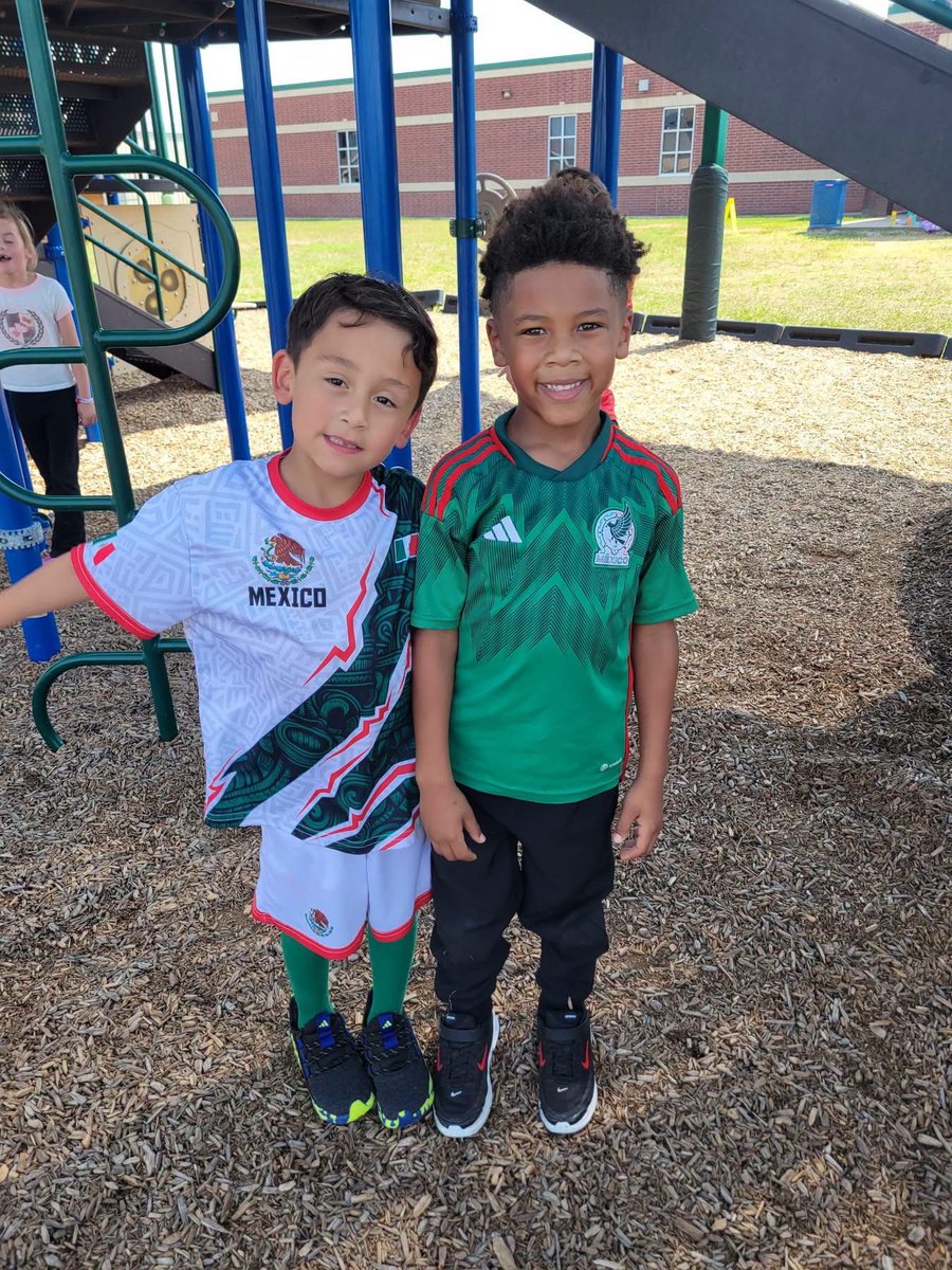 PearlandISD's tweet photo. CAMPUS SPOTLIGHT:
Massey Ranch celebrates Start With Hello Week with kindness, connection and inclusion! More campuses to come! 💚#BuildPearlandProud https://t.co/vdLOoaqr4H