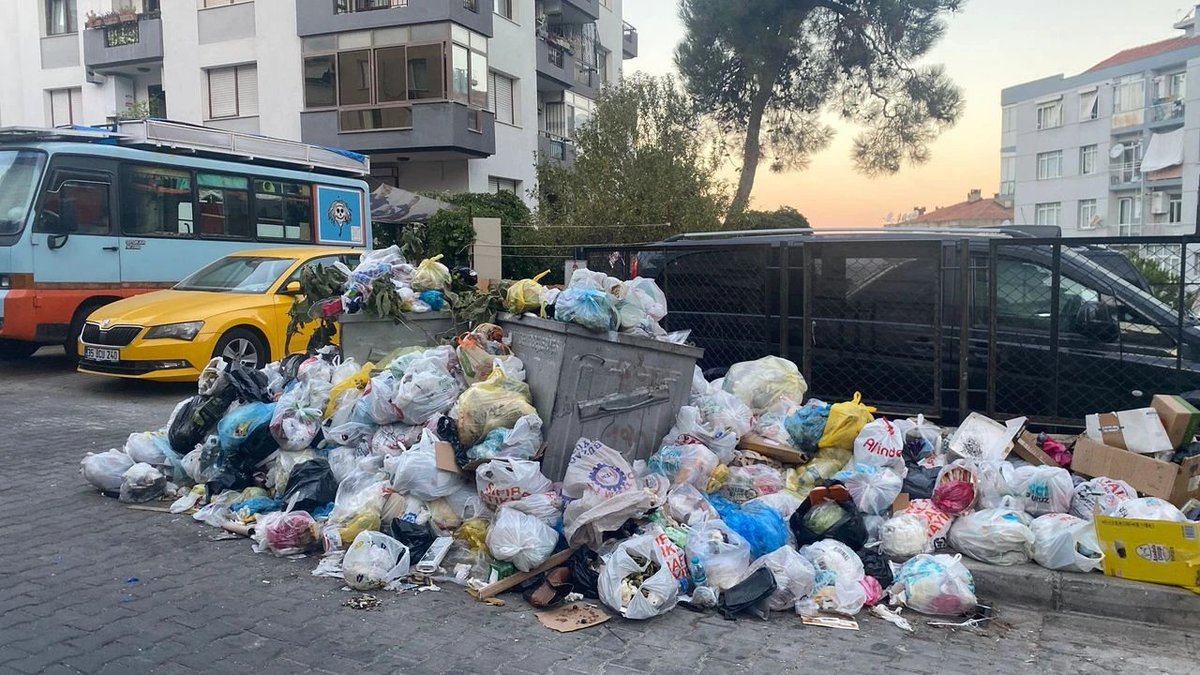 lutoo2525's tweet photo. @Ironicjs İzmir'in çöplerine bakamayan, Japonların sokaklarına bakınca ders çıkarır mı bilmem ama, o beyine çöp soksan, gül açtı der. bunların prof. ları bokunu yediğine göre, bunları düşünmeye bile gerek yok. https://t.co/xrI3VxjKJT