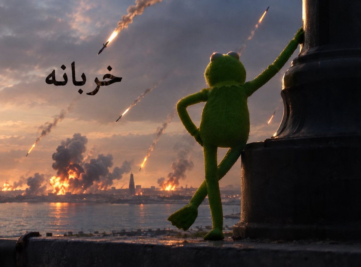 Awsan26's tweet photo. @JJJuraid السعودي في إيران يحتفل ويرقص ويقطع الكيكه
وعند مليشيات الحوثي في اليمن يحارب ايران https://t.co/YkpEzRR8ZL