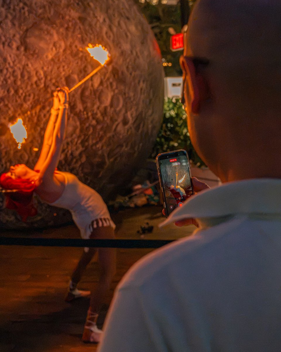 wharfftl's tweet photo. A little mystery, a little fire, a lot of moonlight🌙 Saturday, September 26th, join us for our Full Moon Party feat. a night of mystical experiences with fortune-telling, fire performers, and 5 for $39 or 10 for $50 mix-and-match beer buckets (from 12- 4 p.m)🔥 

✨Complimentary RSVP's at https://t.co/UaVKnju9cP