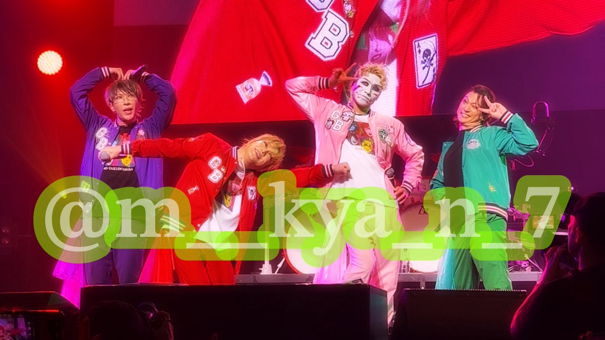 m__kya_n_7's tweet photo. 最初で最後の超厄年祭は4列目上手よりのセンターでした😭
こんなこと次いつあるかわからないから喜矢武さんに穴があくほどずーっと見てました🥹💚
キリキャンのわちゃわちゃはご飯何杯でも食べられるね(^-^)( ´ ▽ ` )ﾉ
｢支えてくれてありがとう｣はこちらも同じ。いつもありがとう！！！
#超厄年祭 https://t.co/5BDtFdC8NZ